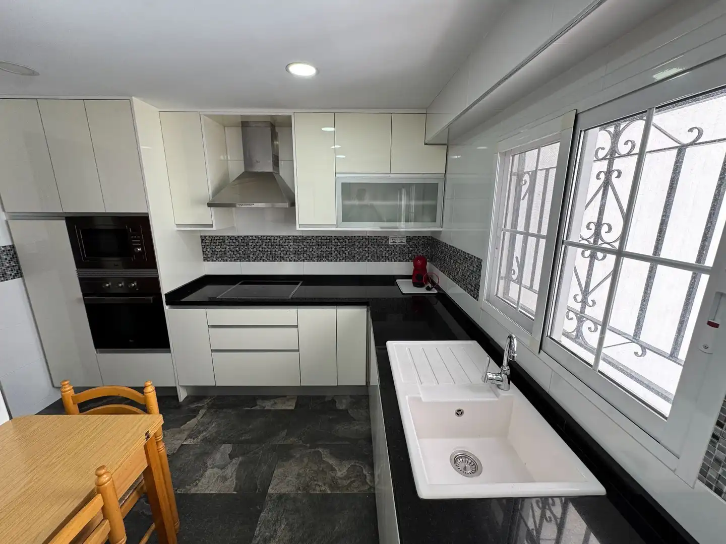 Cocina de Piso de alquiler en Benidorm con Aire acondicionado, Terraza y Amueblado