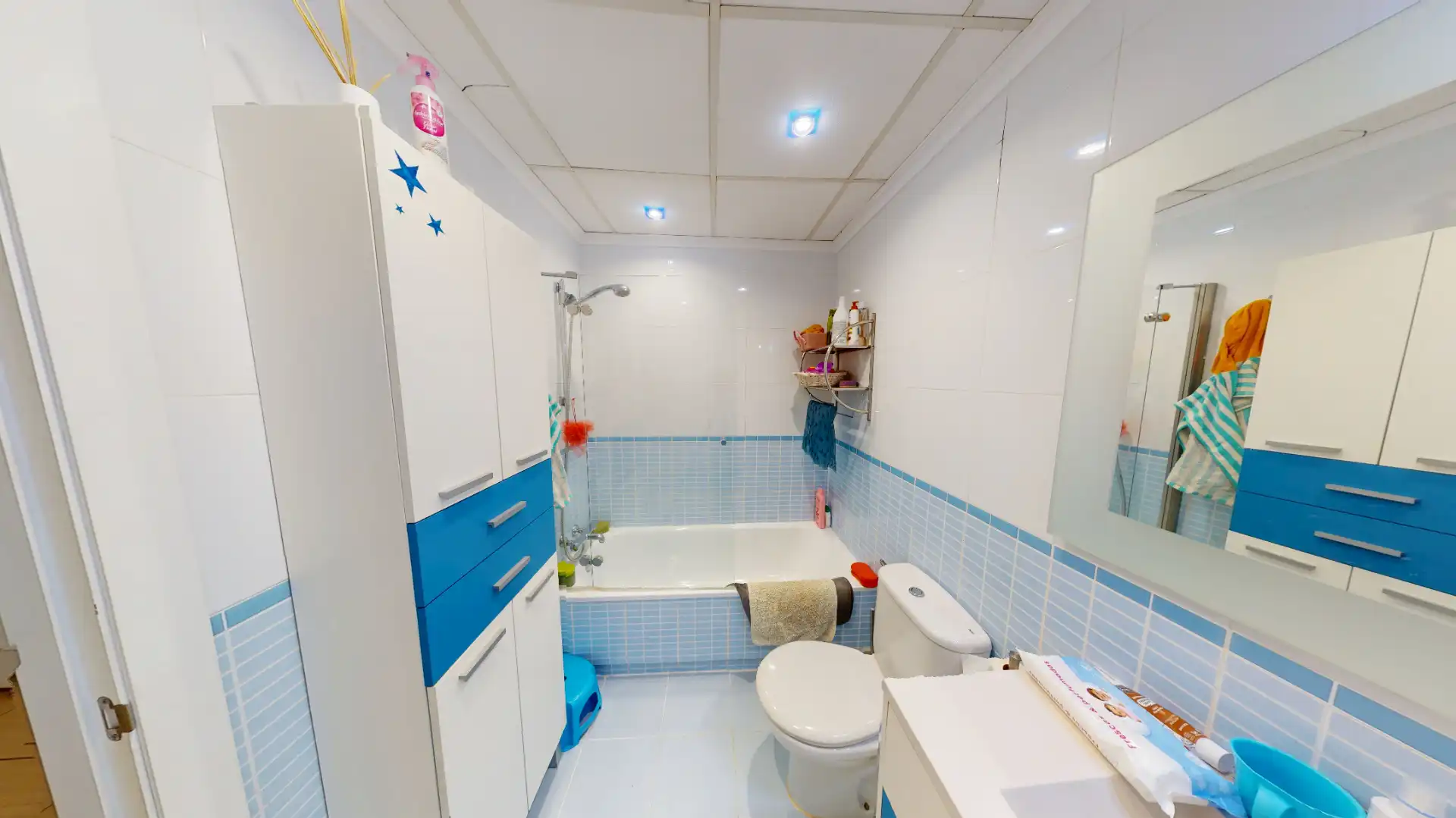 Badezimmer von Wohnung zum Verkauf in Alicante / Alacant mit Klimaanlage, Heizung und Parkett