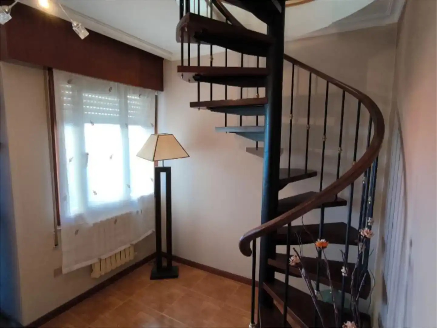 Casa adosada en venta en Vigo  con Parquet, Trastero y Amueblado