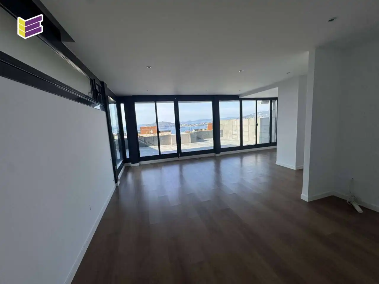 Sala de estar de Dúplex en venta en Baiona con Terraza, Trastero y Balcón