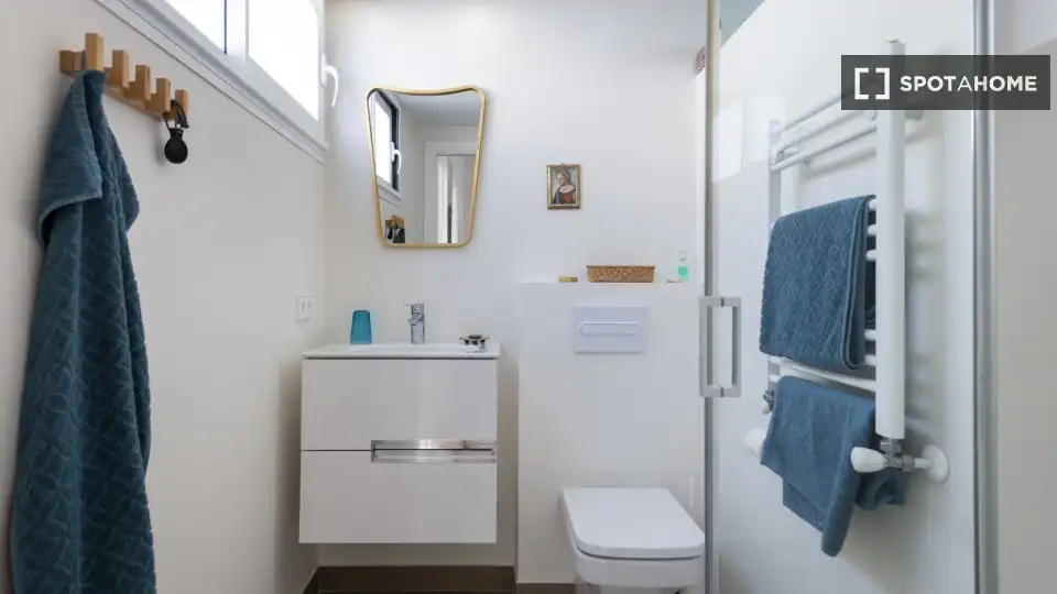 Bany de Apartament per a compartir en Sevilla amb Aire condicionat, Terrassa i Moblat
