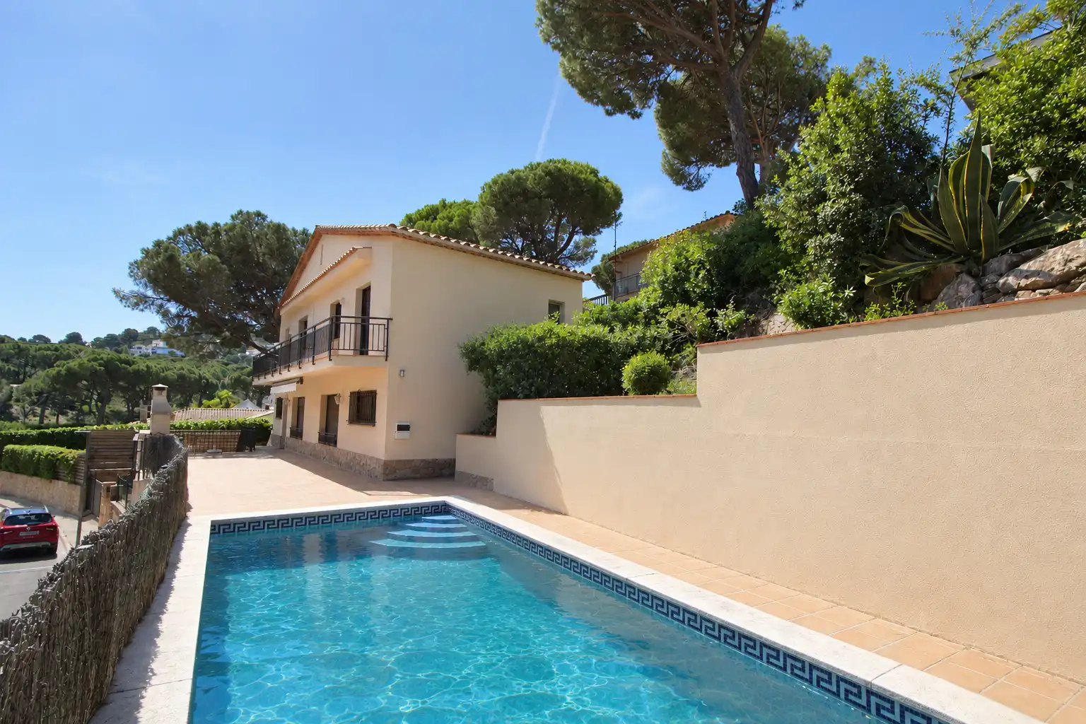 Villa con terrazza in vendita a Carrer del Mestral