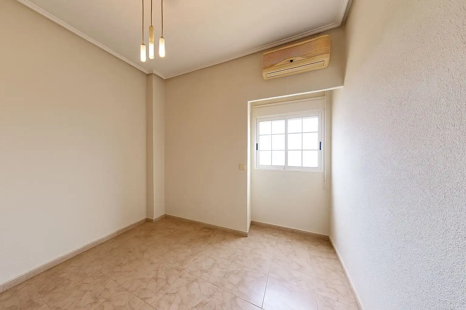 Bedroom of Apartments for sale in Valencia  with Air Conditioner and Balcony