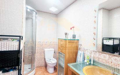 Bathroom of Flat for sale in Valdemoro  with Air Conditioner, Heating and Terrace