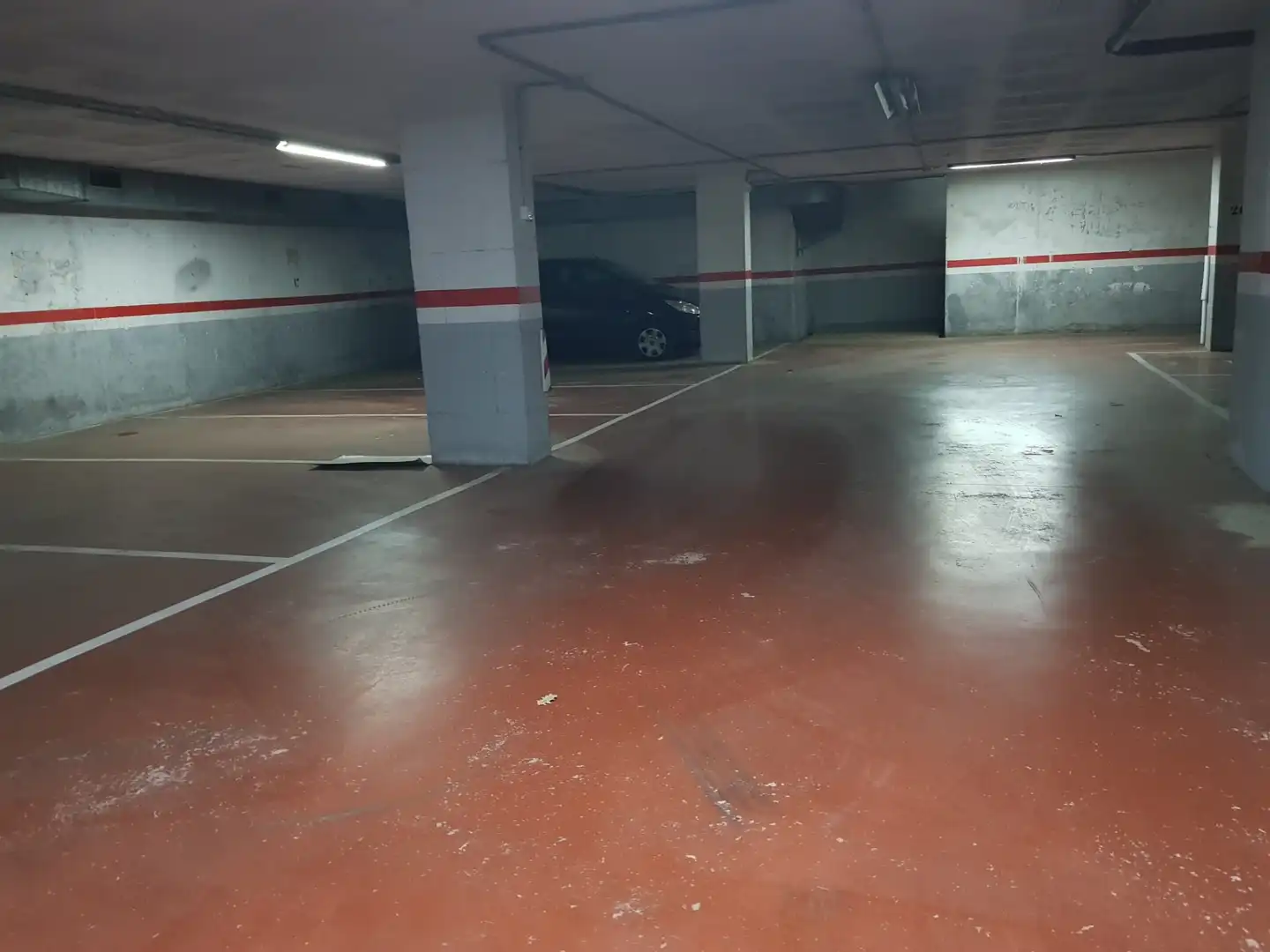Motorradstellplatz mit Aufzug zur Miete in Carrer de l'Equador 3, imagen 6