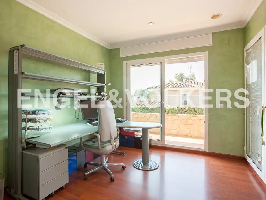 Casa o chalet en venta en Serra con Calefacción, Jardín privado y Trastero