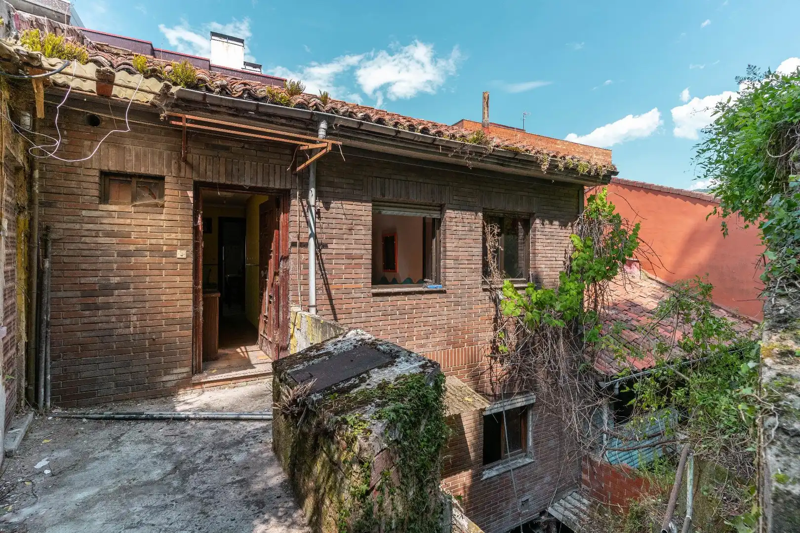 Exterior view of Buildings for sale in Aller