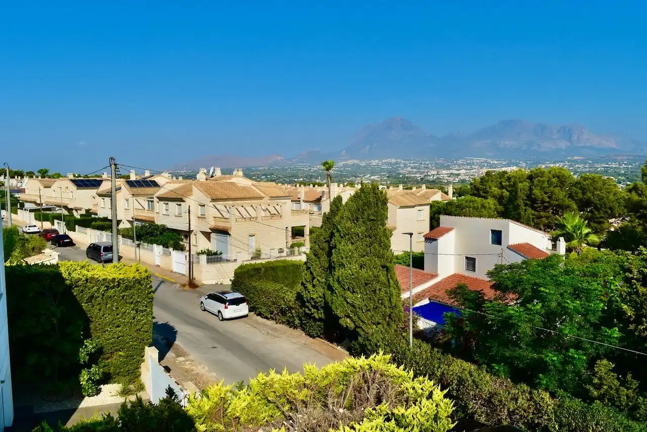 Vista exterior de Casa o chalet en venta en L'Alfàs del Pi con Aire acondicionado, Calefacción y Terraza