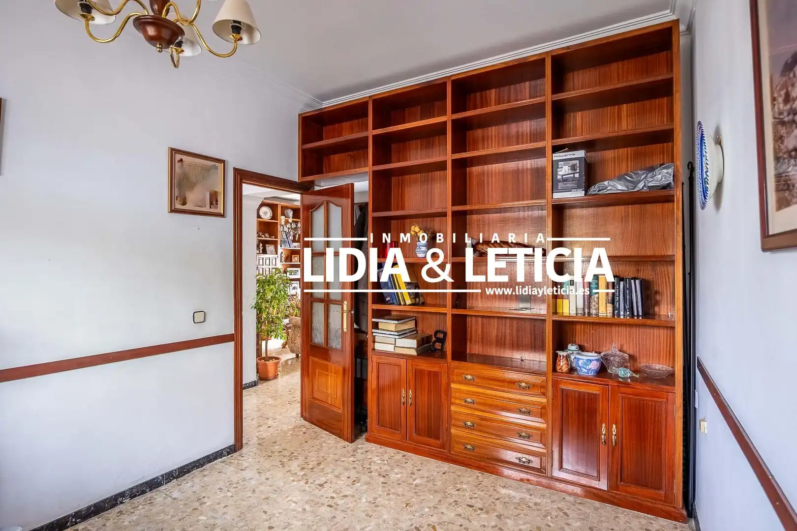 Sala d'estar de Casa o xalet en venda en Alcalá de Guadaira amb Aire condicionat, Jardí privat i Terrassa