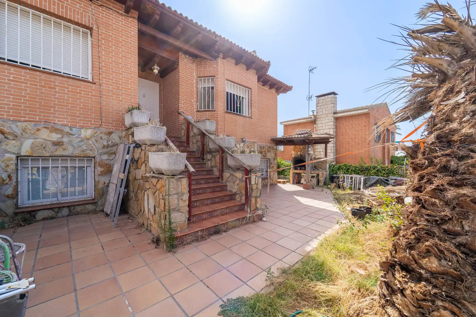 Vista exterior de Casa o xalet en venda en Casarrubios del Monte amb Aire condicionat, Calefacció i Jardí privat