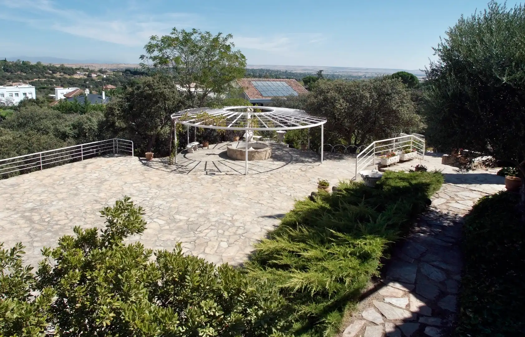 Terrassa de Casa o xalet en venda en Ciudalcampo amb Jardí privat, Piscina i Jacuzzi