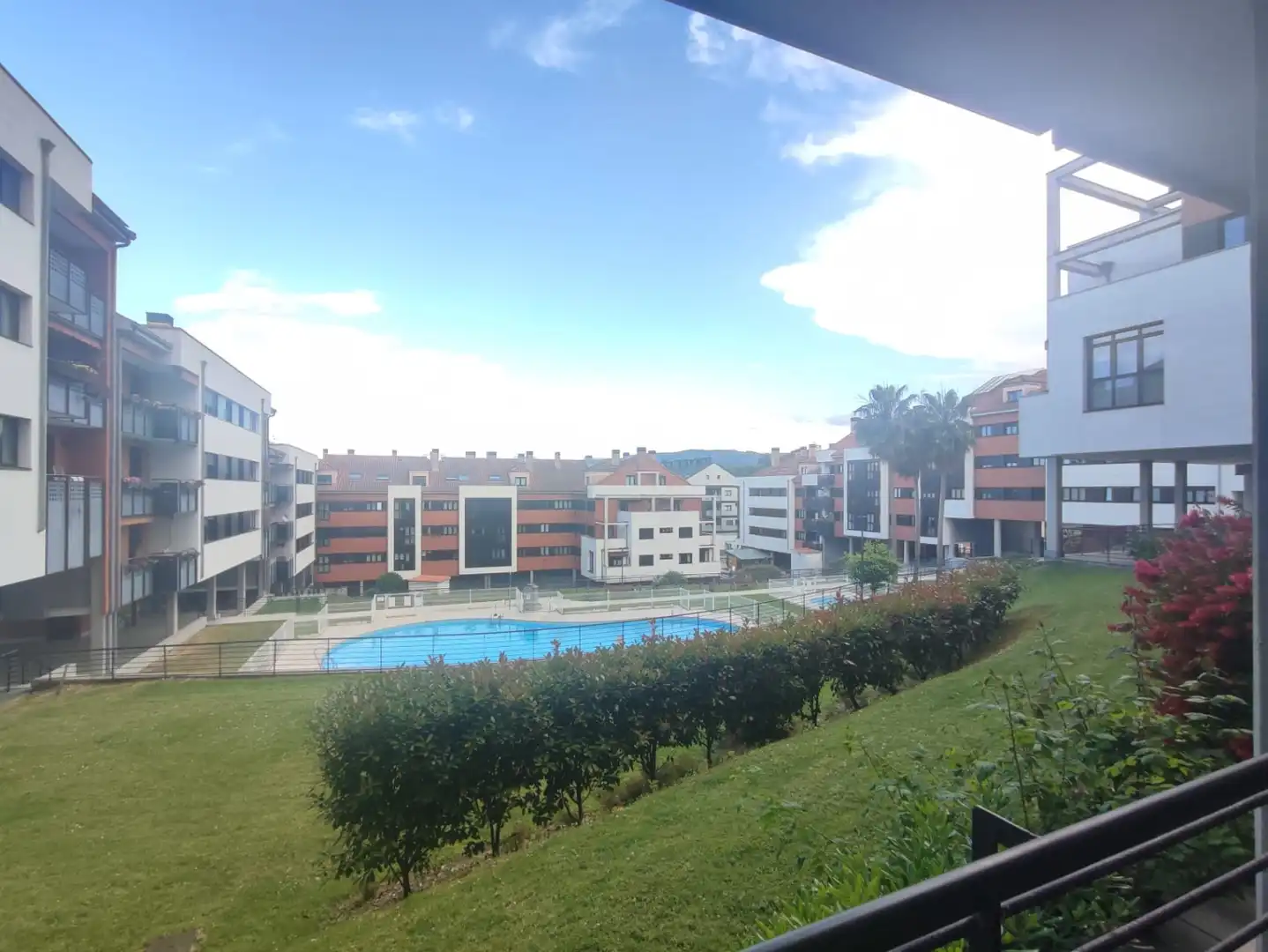 Piscina de Piso de alquiler en Gijón  con Calefacción, Parquet y Trastero