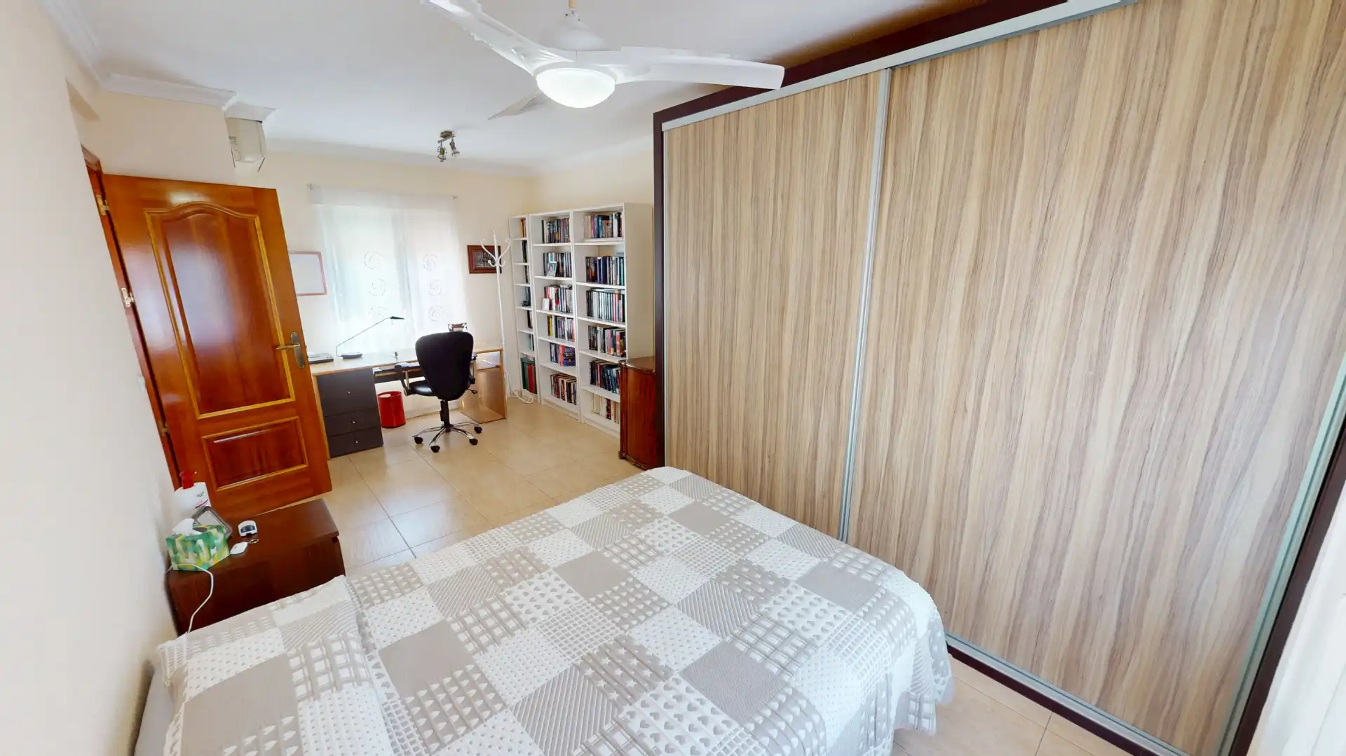 Habitación de Casa o chalet en venta en El Campello con Aire acondicionado, Calefacción y Jardín privado