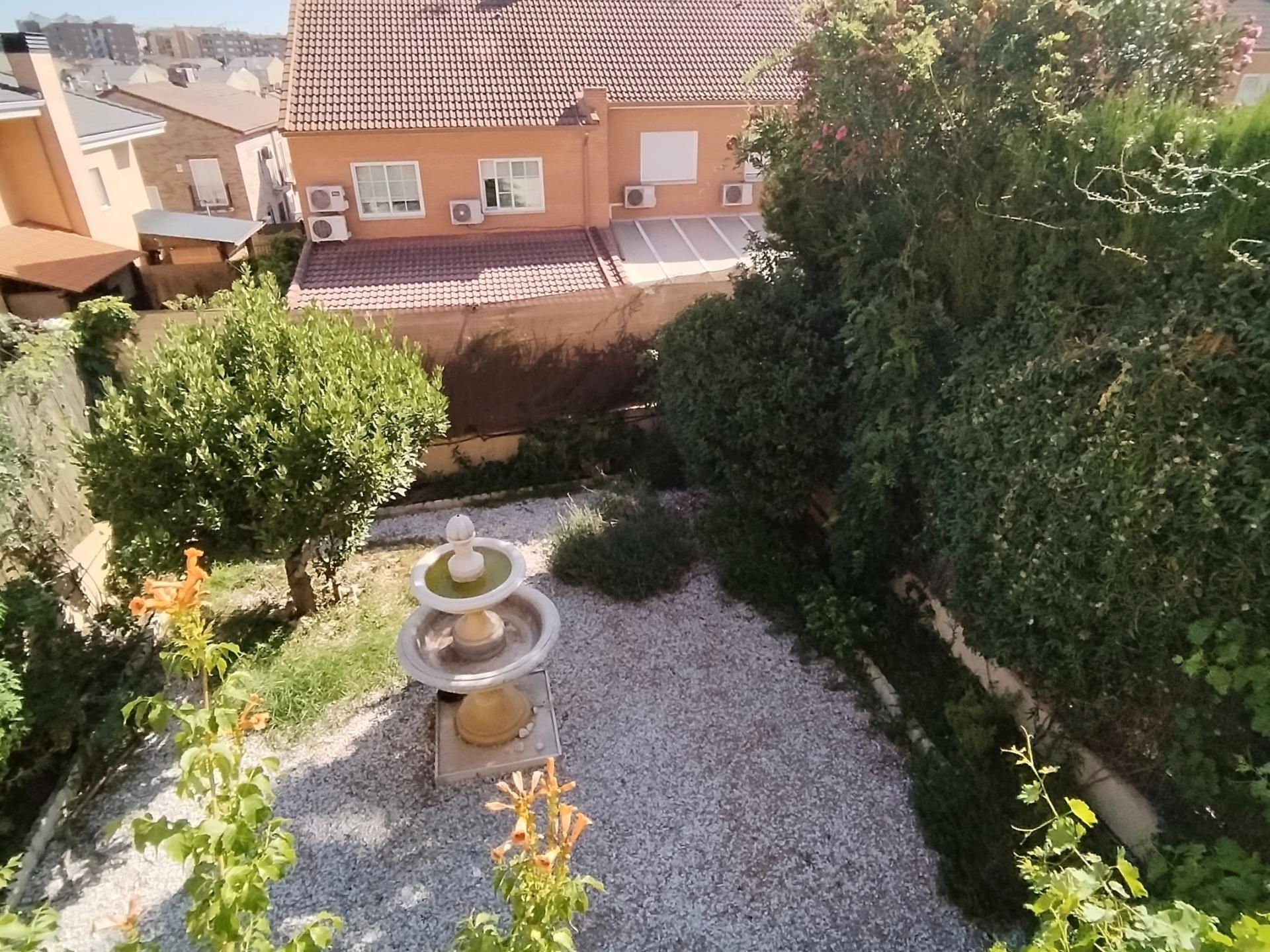 Garden of Single-family semi-detached for sale in Arganda del Rey  with Air Conditioner, Heating and Private garden