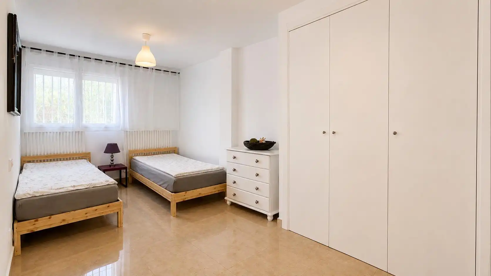 Habitación de Apartamento en venta en Manilva con Aire acondicionado, Amueblado y Piscina comunitaria