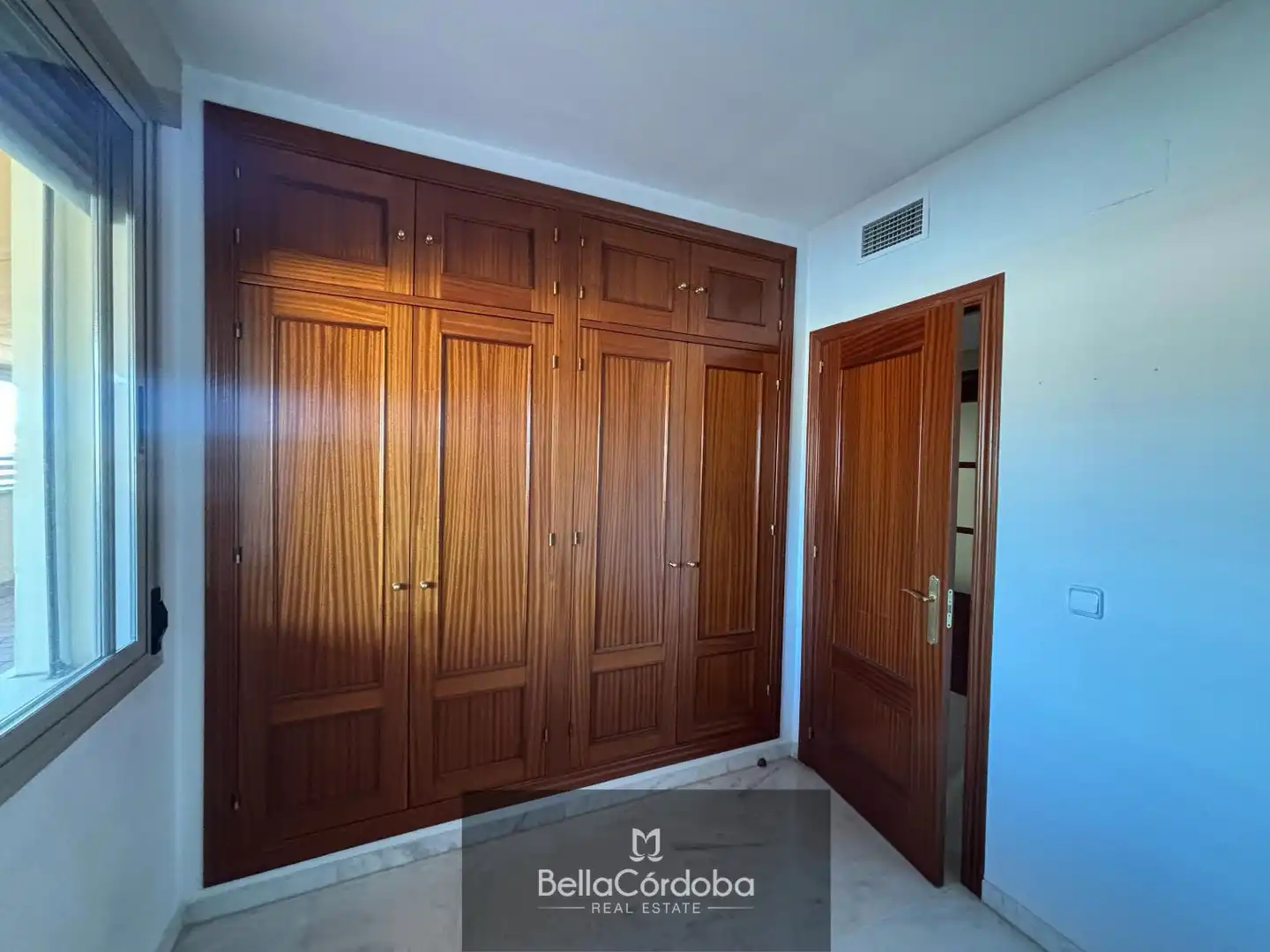 Dormitori de Pis en venda en Córdoba amb Aire condicionat i Terrassa