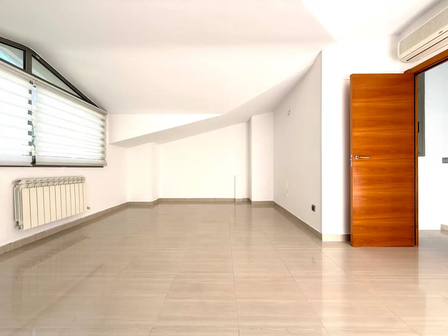 Semi-detached house with pool for sale in Carrer d'Escornalbou, imagen 37