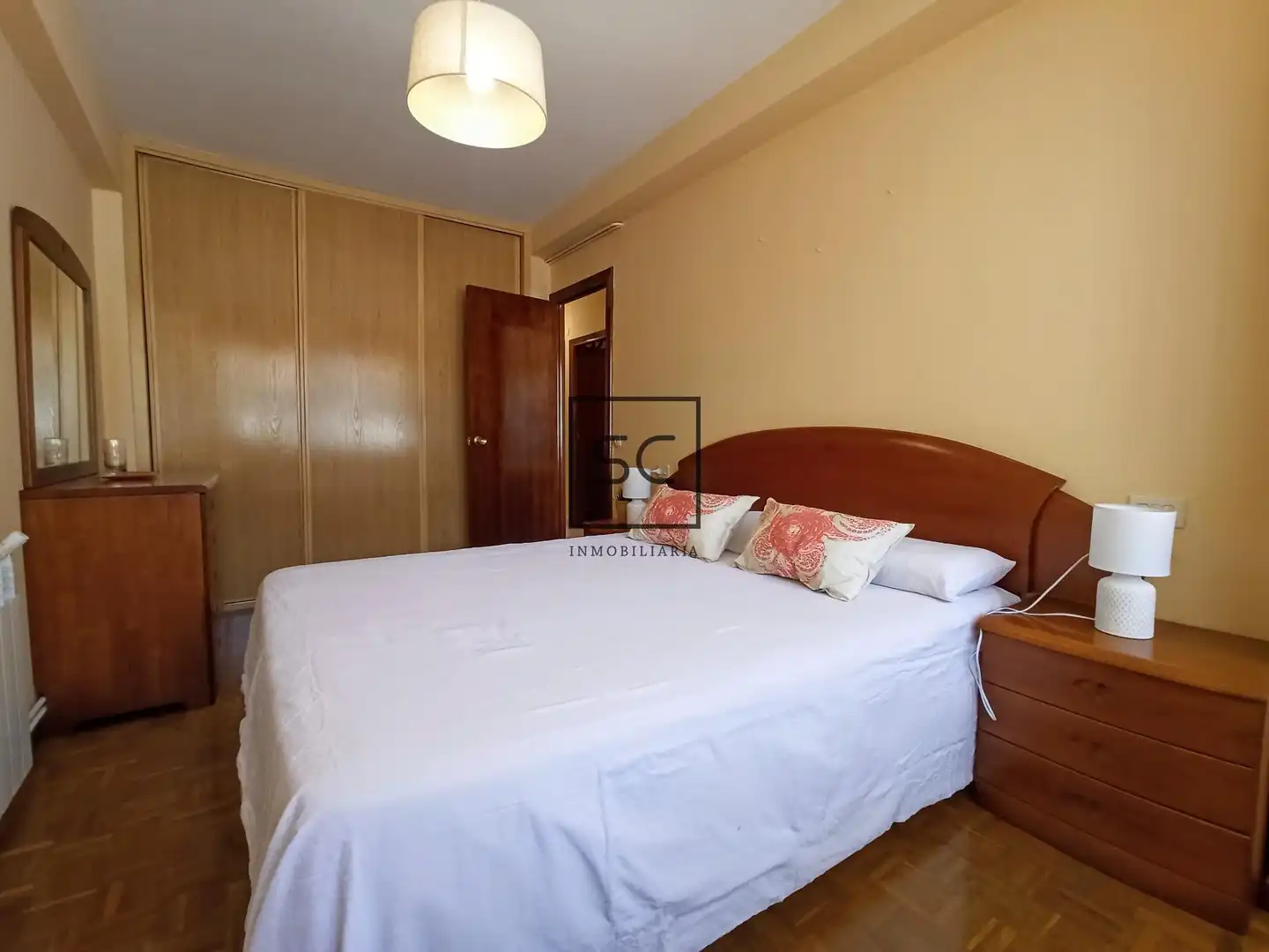 Habitación de Piso en venta en Pontedeume con Calefacción y Amueblado