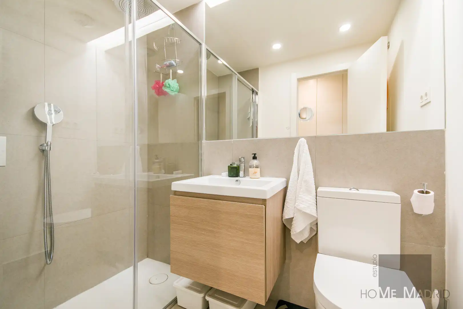 Bathroom of Flat for sale in Madrid  with Air Conditioner, Heating and Parquet flooring