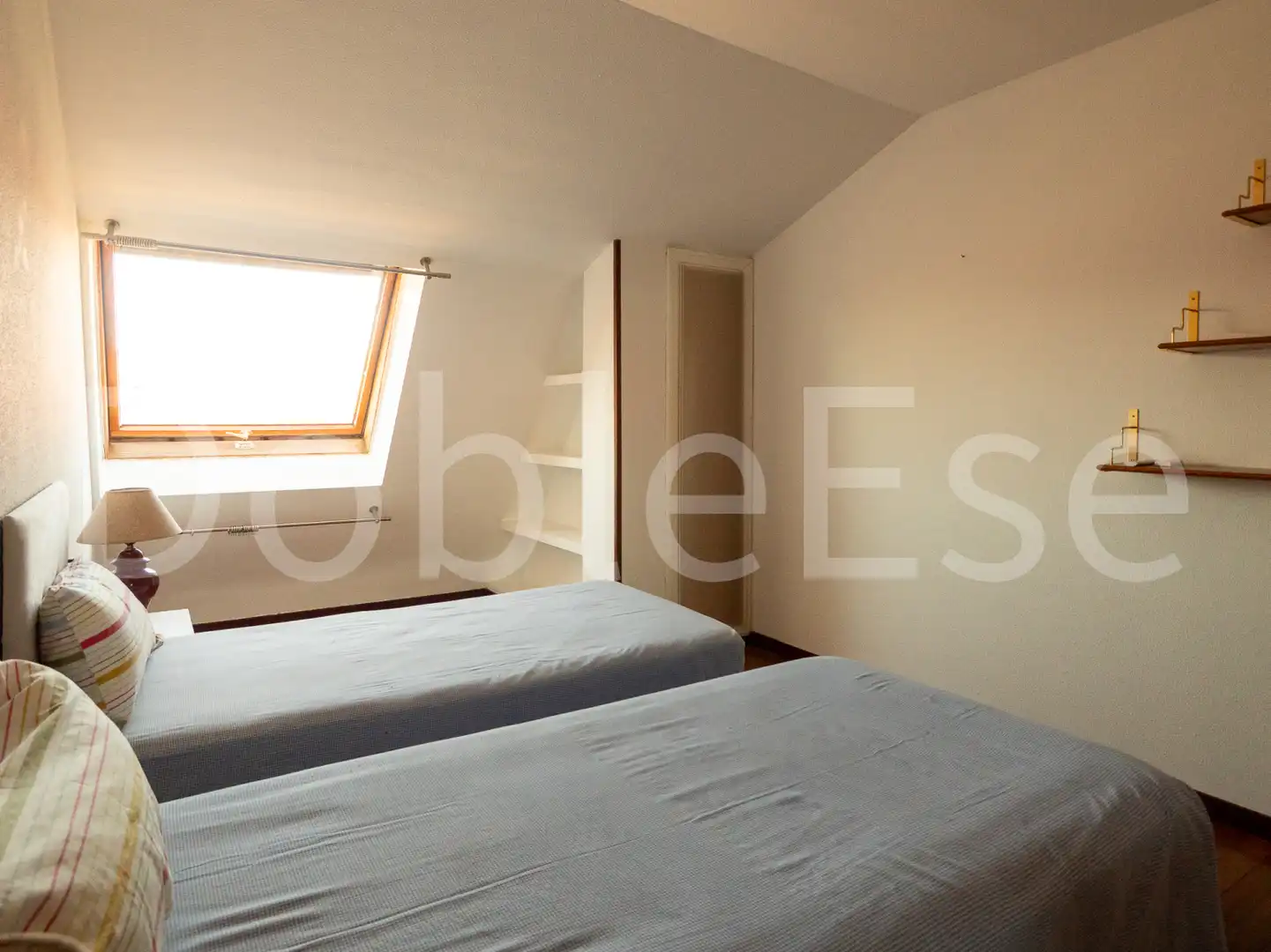 Habitación de Ático de alquiler en Gijón  con Calefacción, Jardín privado y Parquet