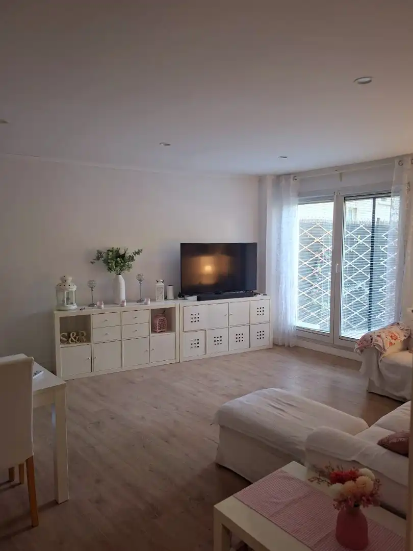 Sala d'estar de Planta baixa en venda en Castelldefels amb Aire condicionat, Calefacció i Jardí privat