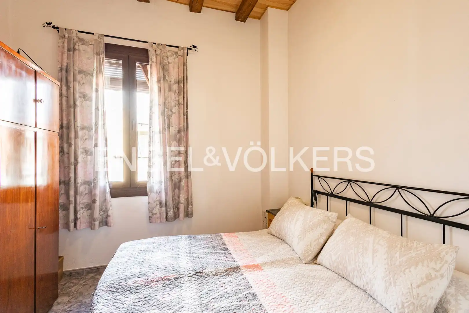 Dormitori de Casa o xalet en venda en Santa Coloma de Cervelló amb Aire condicionat, Calefacció i Jardí privat