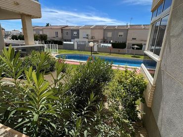 Apartament amb piscina en venda a Nueva Torrevieja - Aguas Nuevas