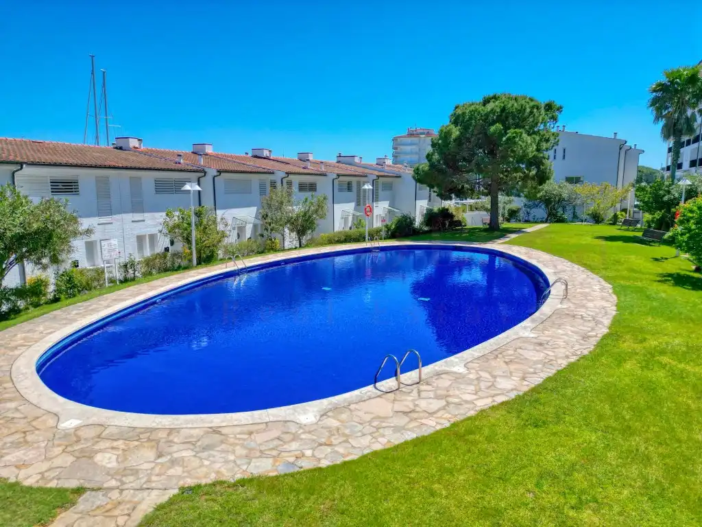 Schwimmbecken von Wohnungen zum Verkauf in Castell d'Aro, Platja d'Aro i s'Agaró