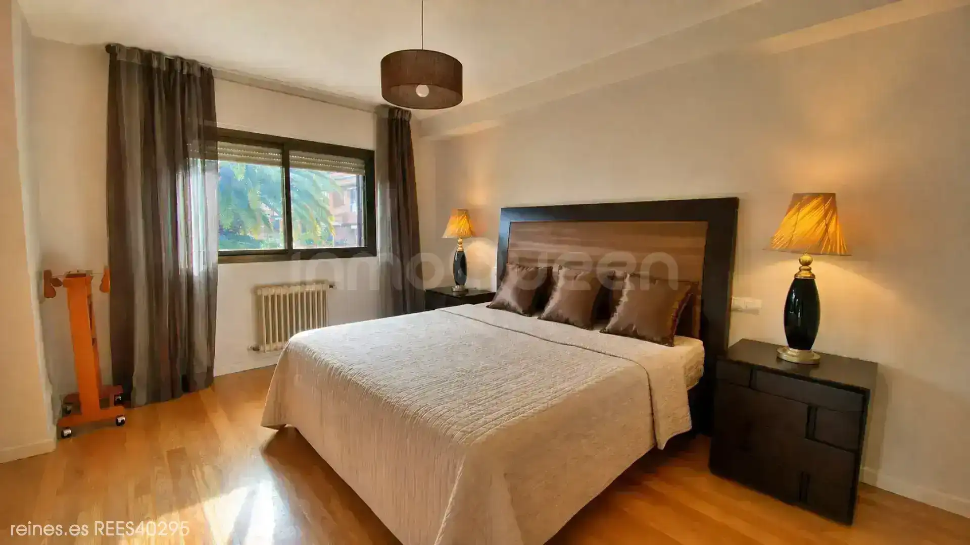 Dormitori de Casa o xalet en venda en Madrid amb Calefacció, Jardí privat i Terrassa