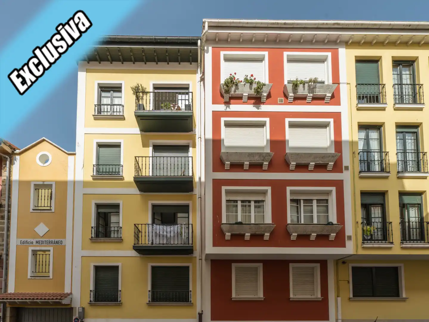 Außenansicht von Maisonette zum Verkauf in Laredo mit Heizung, Parkett und Balkon
