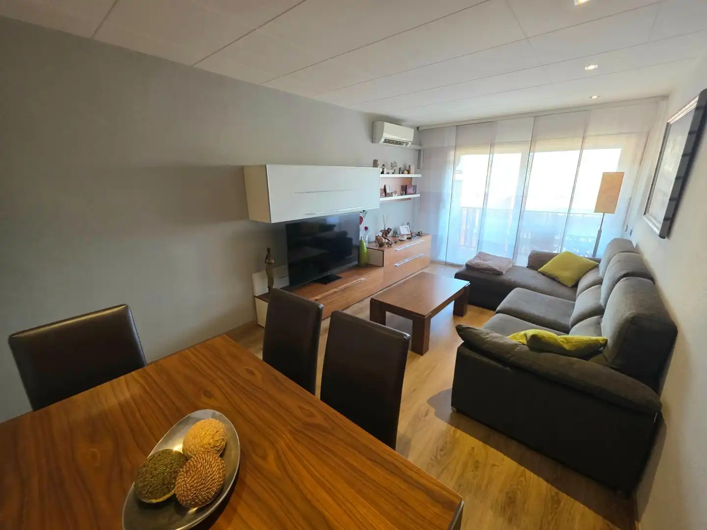Living room of Flat for sale in Sabadell  with Air Conditioner, Heating and Parquet flooring