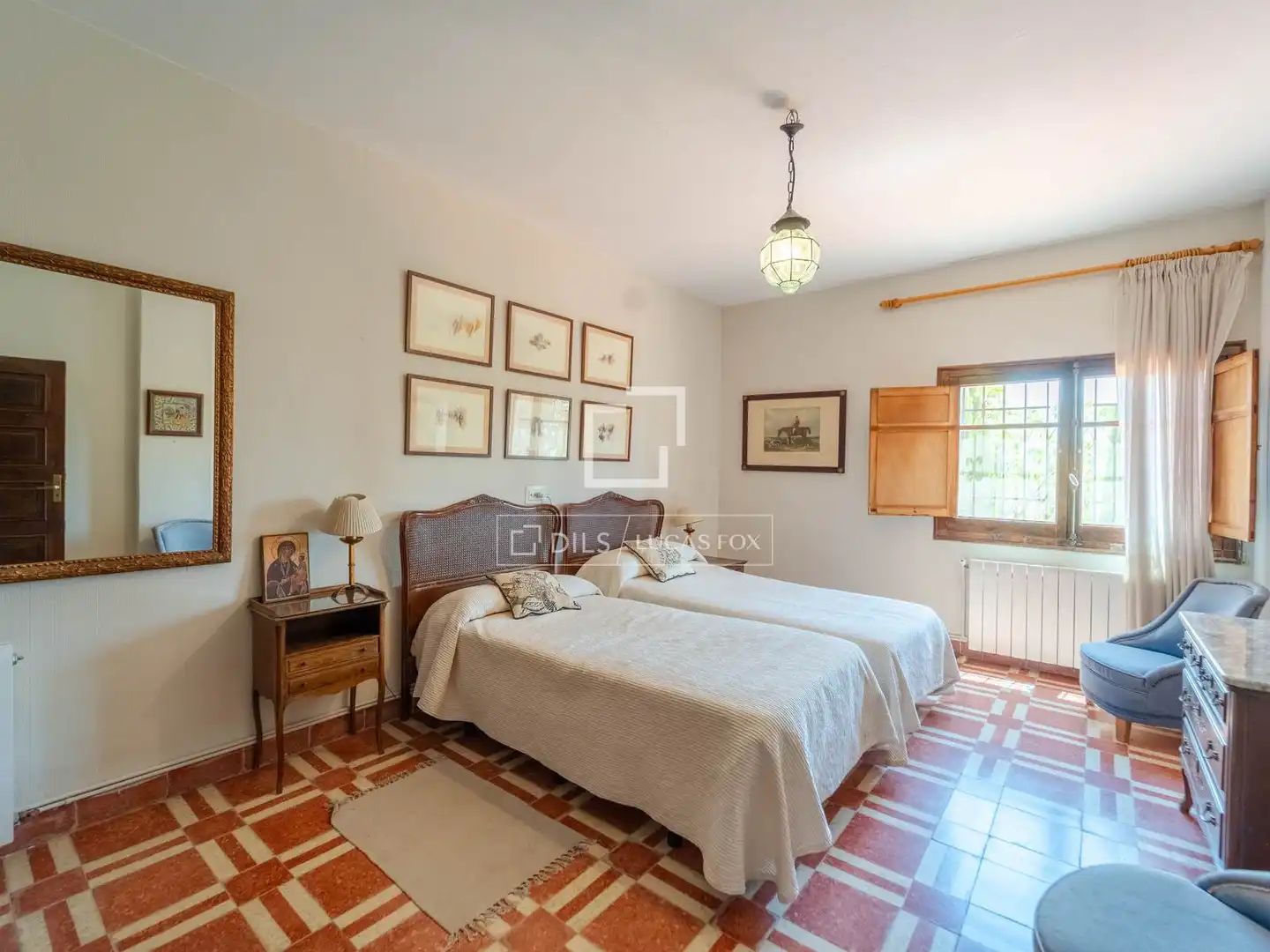 Dormitori de Finca rústica en venda en Requena amb Calefacció, Jardí privat i Terrassa