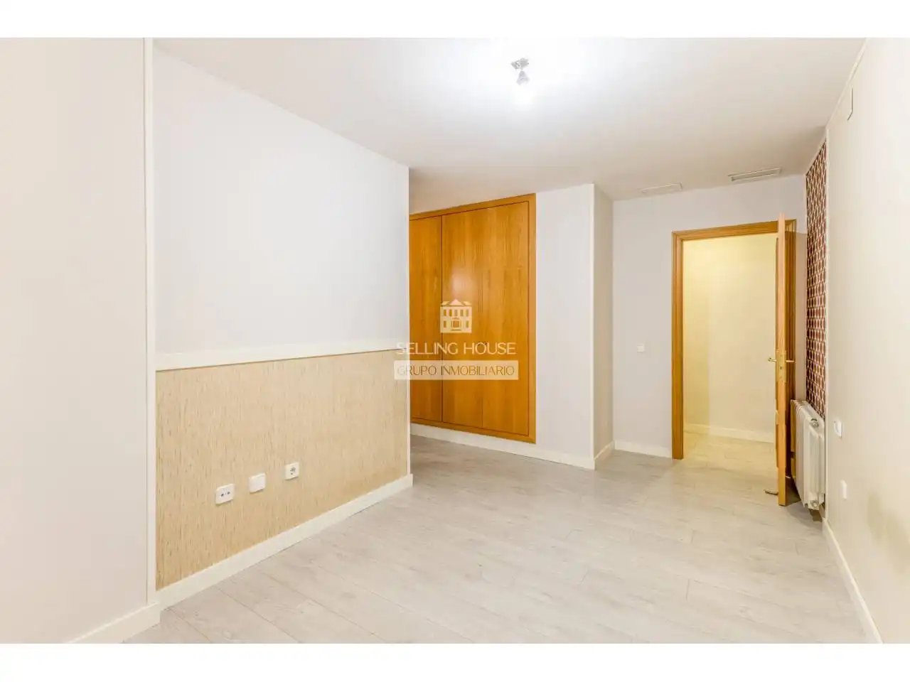 Bedroom of Flat for sale in Valencia  with Heating, Parquet flooring and Balcony