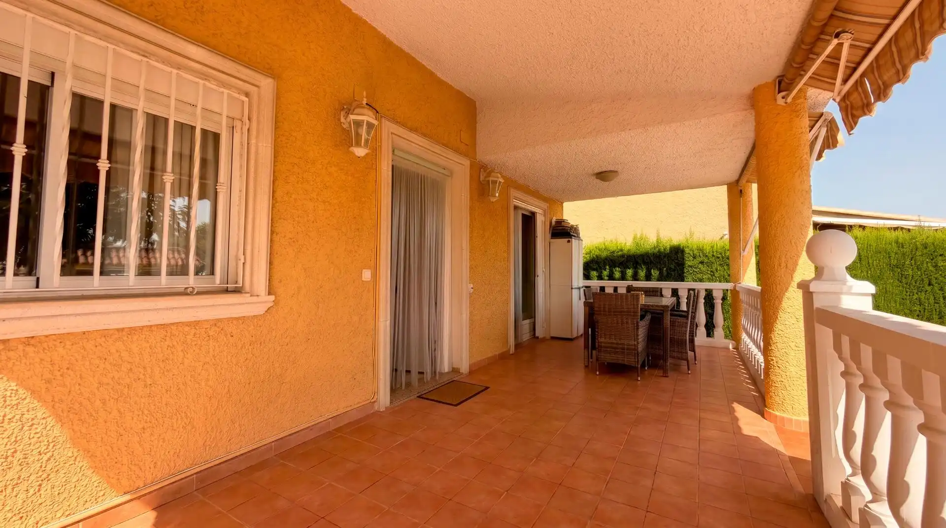 Terrassa de Casa o xalet en venda en La Pobla de Vallbona amb Aire condicionat, Calefacció i Jardí privat