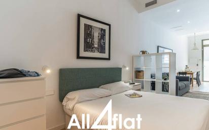 Bedroom of Flat to rent in  Barcelona Capital  with Air Conditioner, Heating and Parquet flooring