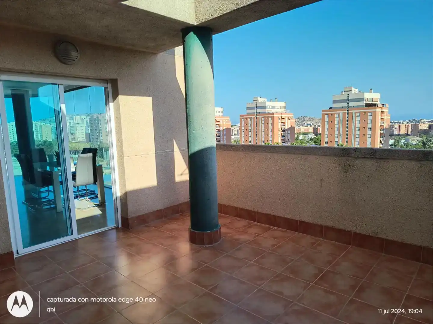 Terrasse von Dachboden zur Miete in Alicante / Alacant mit Klimaanlage, Schwimmbad und Balkon