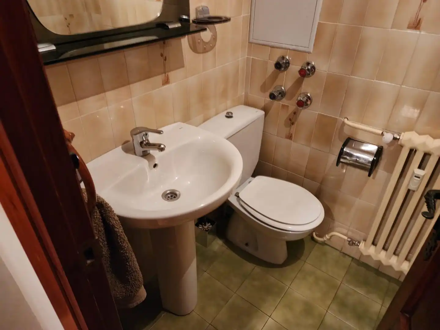 Bathroom of Flat for sale in Jaca  with Terrace, Storage room and Furnished