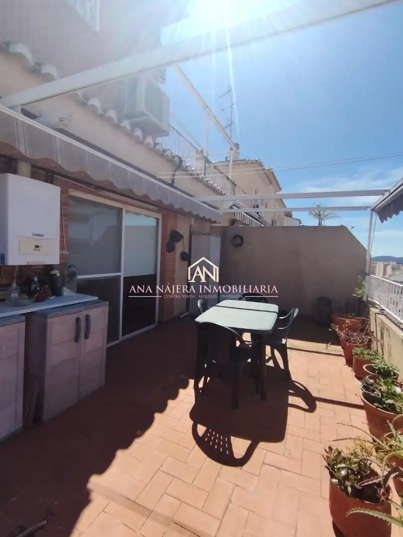 Terrasse von Dachboden zum Verkauf in La Pobla de Vallbona mit Heizung und Abstellraum