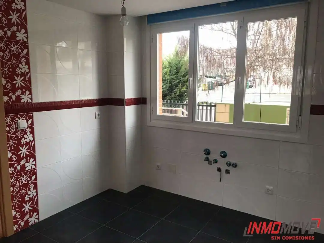Adossat amb piscina en venda a Haro