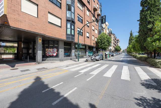 Local comercial en Venta en Camino DE RONDA en Rosaleda - Juventud