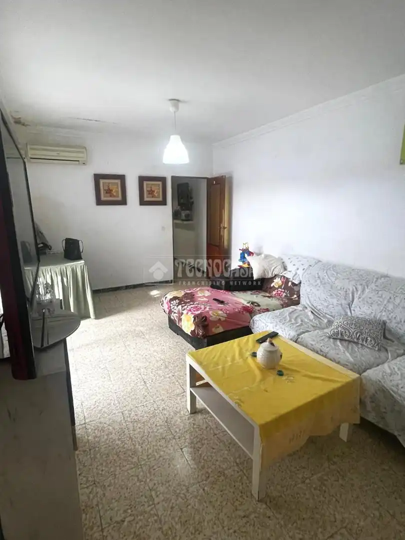 Living room of Flat for sale in Sevilla  with Air Conditioner and Balcony