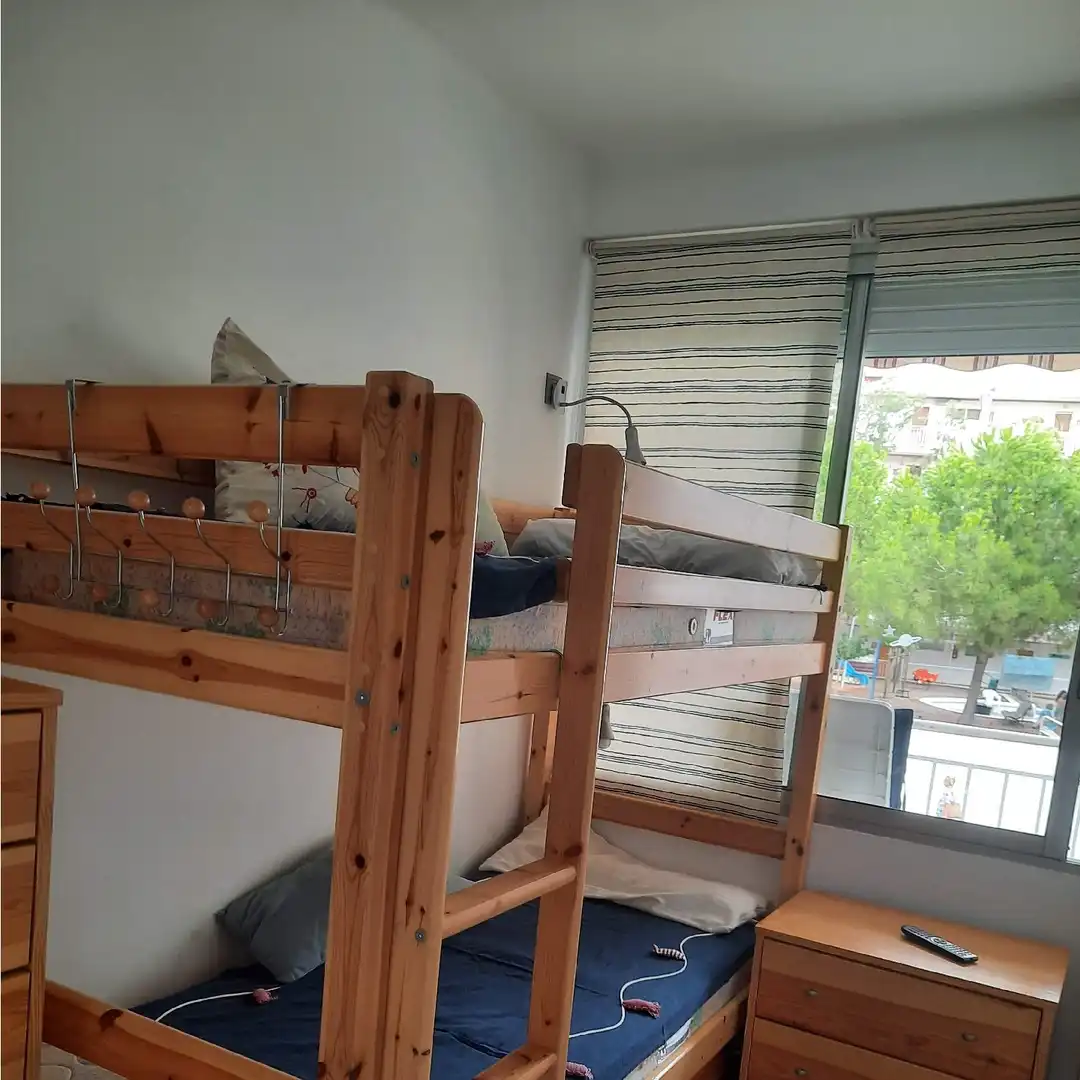 Habitación de Apartamento de alquiler en Salou con Calefacción, Terraza y Piscina