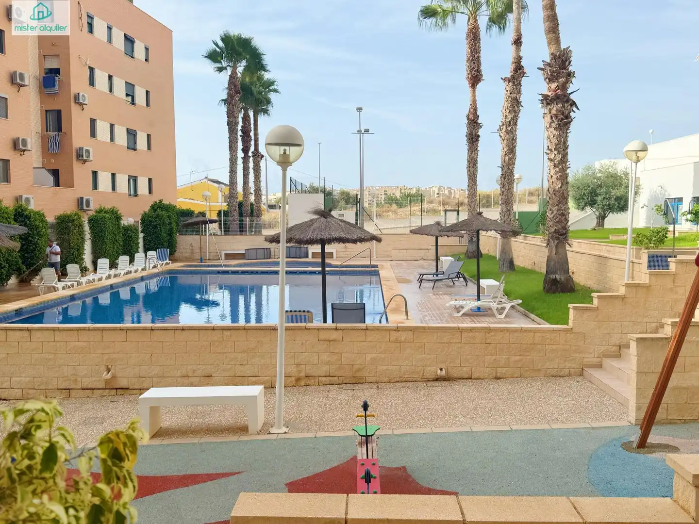 Piscina de Apartamento de alquiler en El Campello con Aire acondicionado, Jardín privado y Terraza