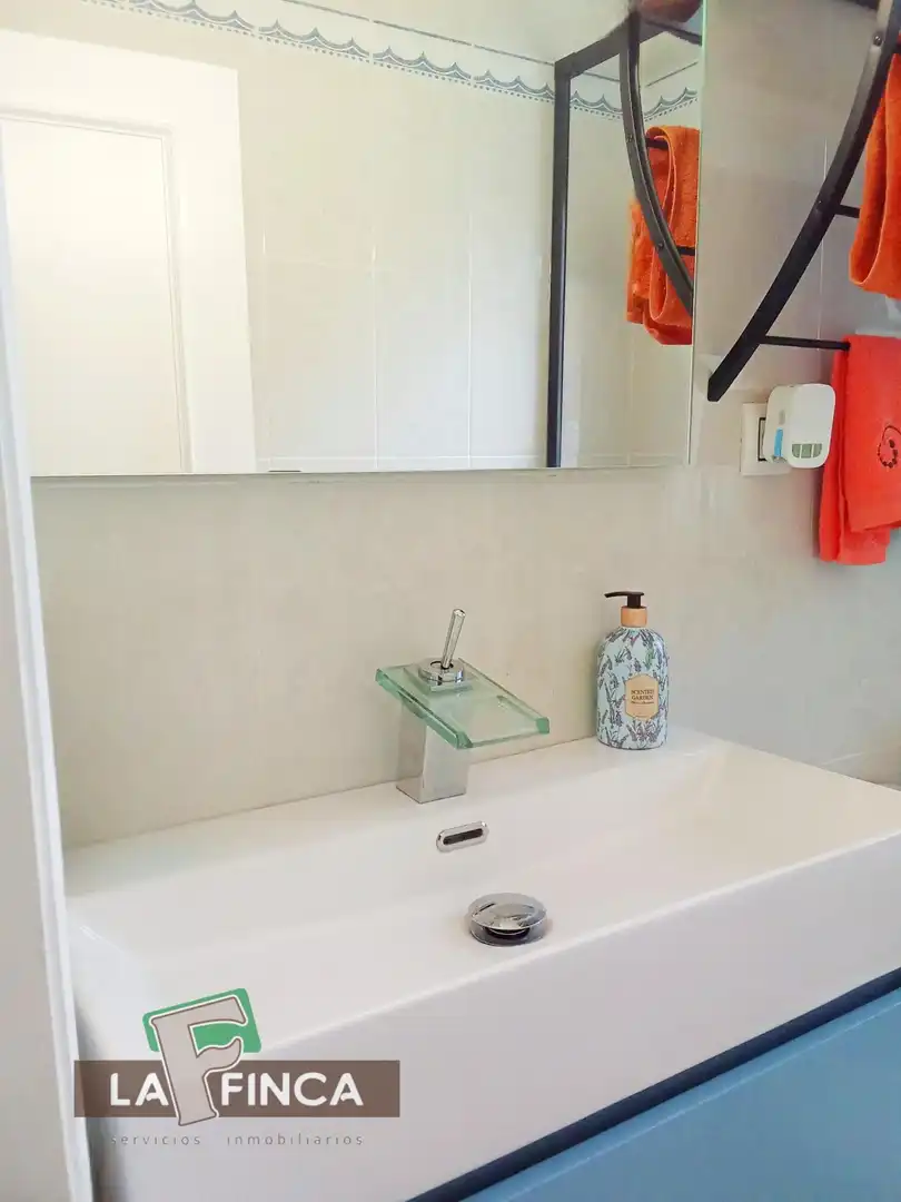 Badezimmer von Wohnung zum Verkauf in Gijón  mit Terrasse und Möbliert