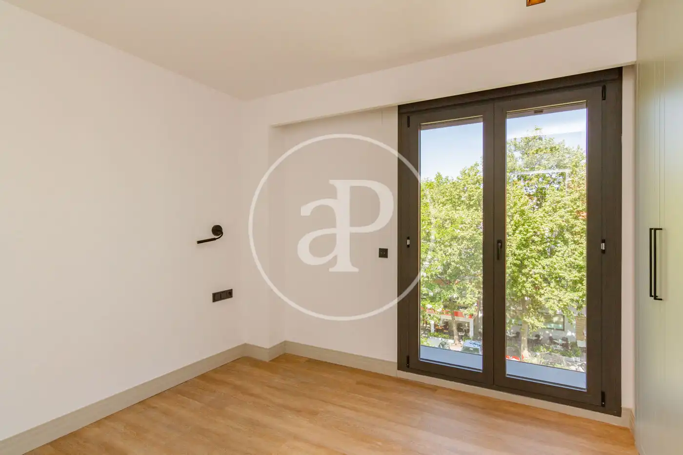 Dormitori de Àtic de lloguer en Madrid amb Aire condicionat, Calefacció i Jardí privat