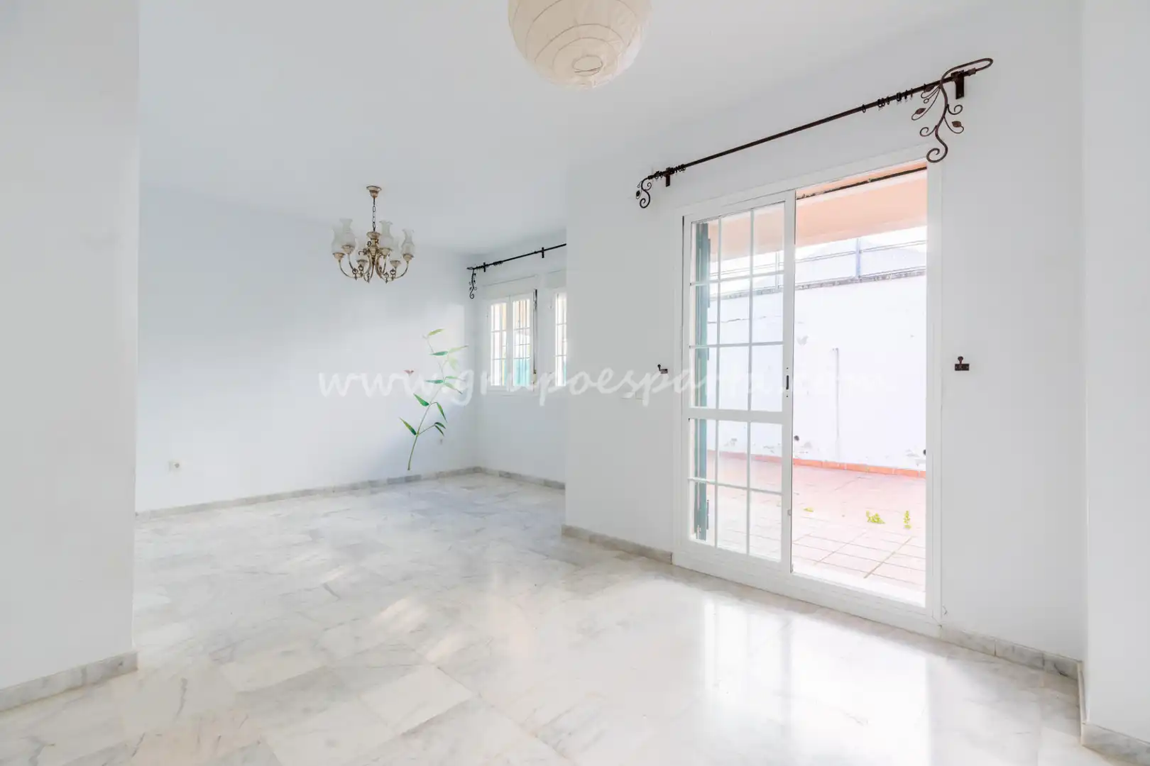 Living room of Detached homes for sale in Espartinas  with Air Conditioner, Heating and Oven