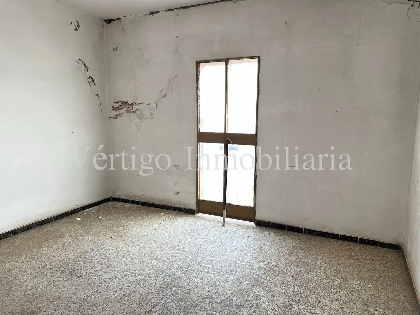 Houses for sale in Dos Hermanas  with Terrace, Storage room and Balcony