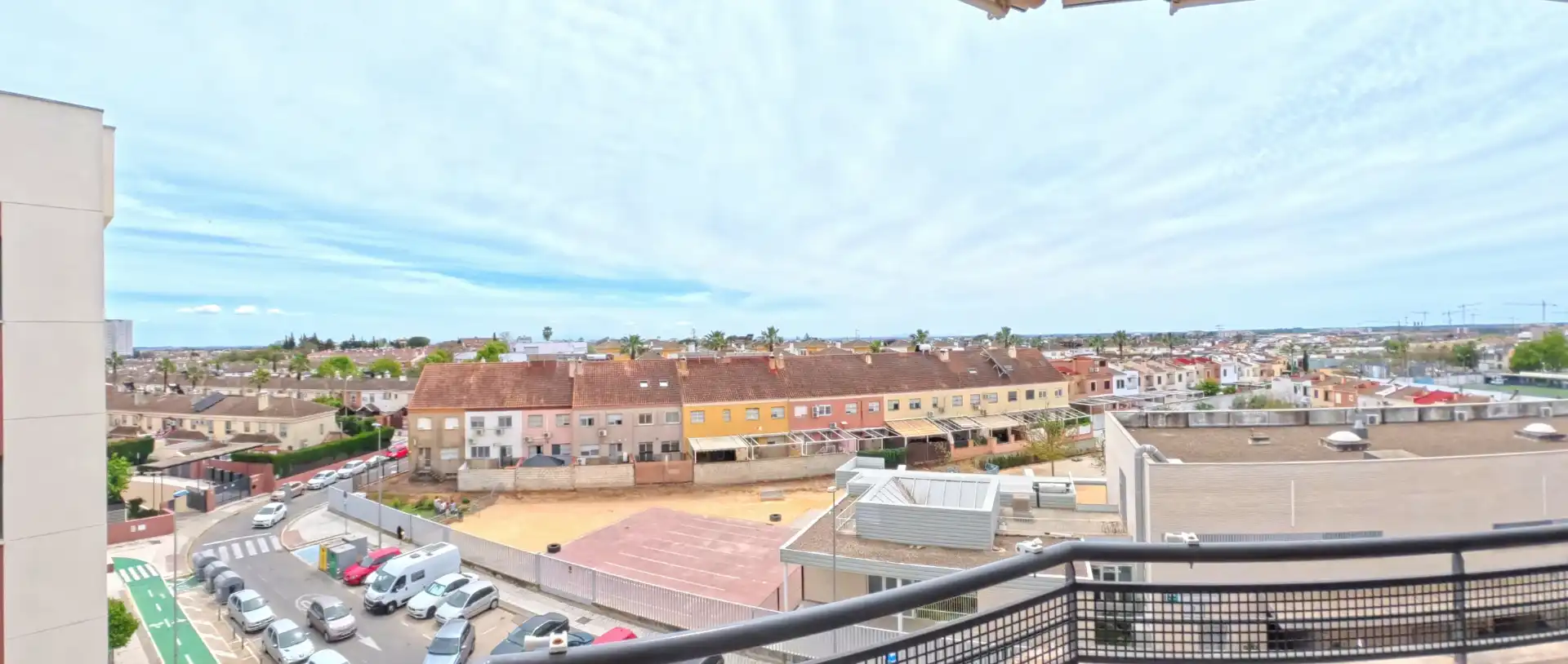 Vista exterior de Piso en venta en Mairena del Aljarafe con Aire acondicionado, Calefacción y Jardín privado
