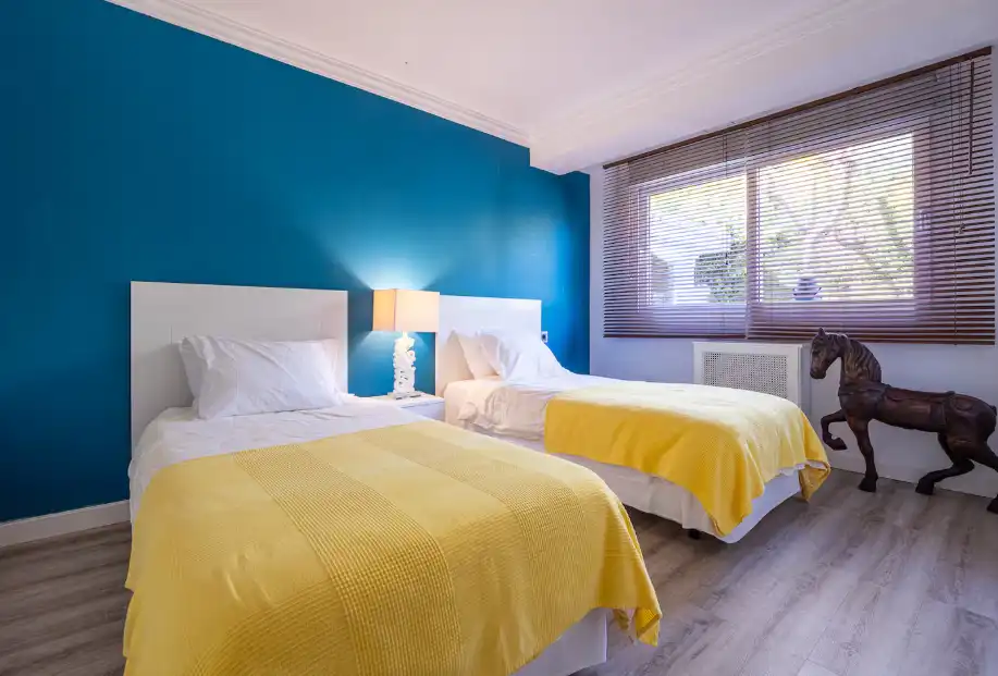 Dormitori de Casa o xalet de lloguer en Marbella amb Aire condicionat, Jardí privat i Terrassa