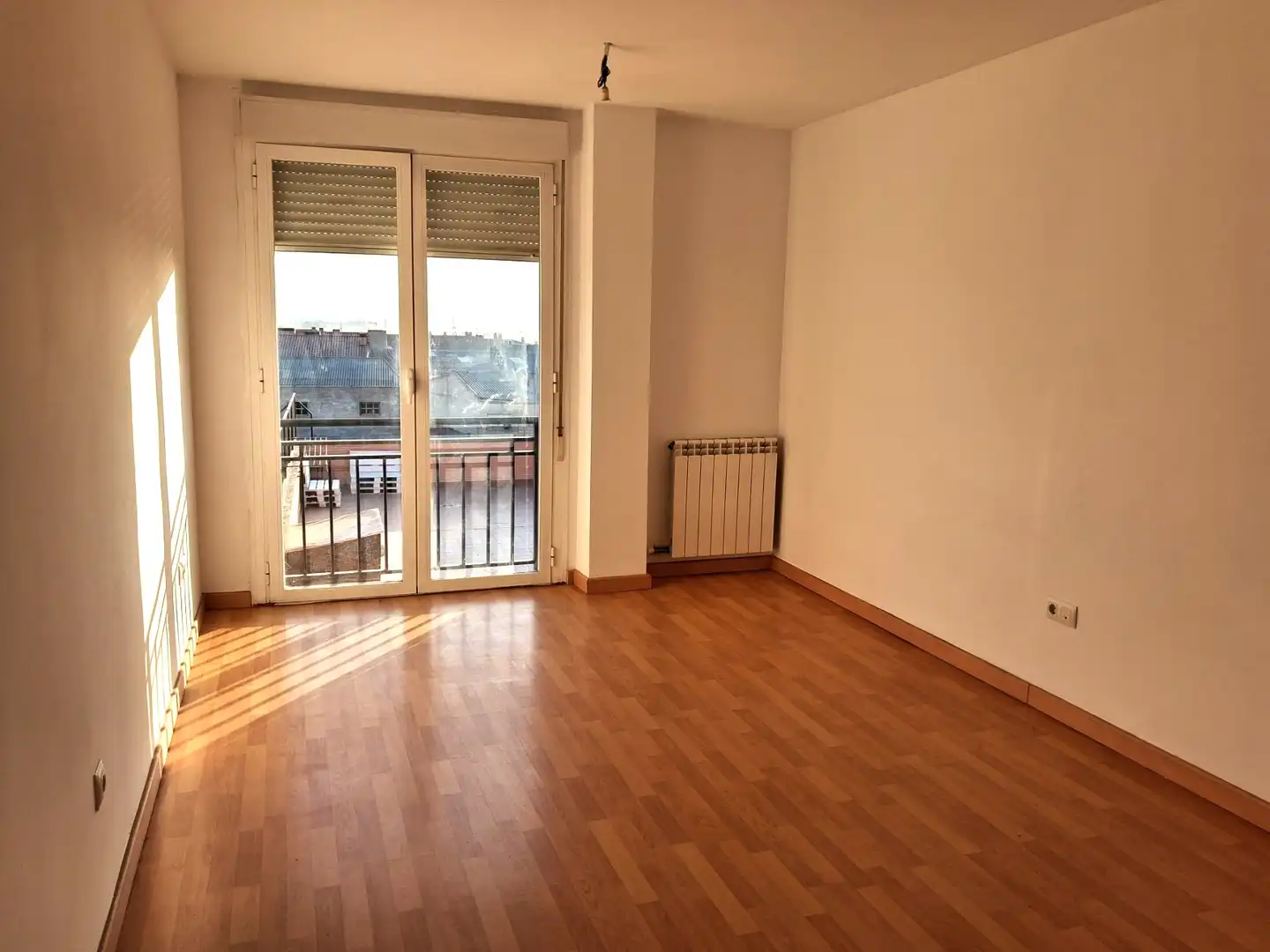 Living room of Flat for sale in Fuentes de Ebro  with Air Conditioner, Heating and Parquet flooring
